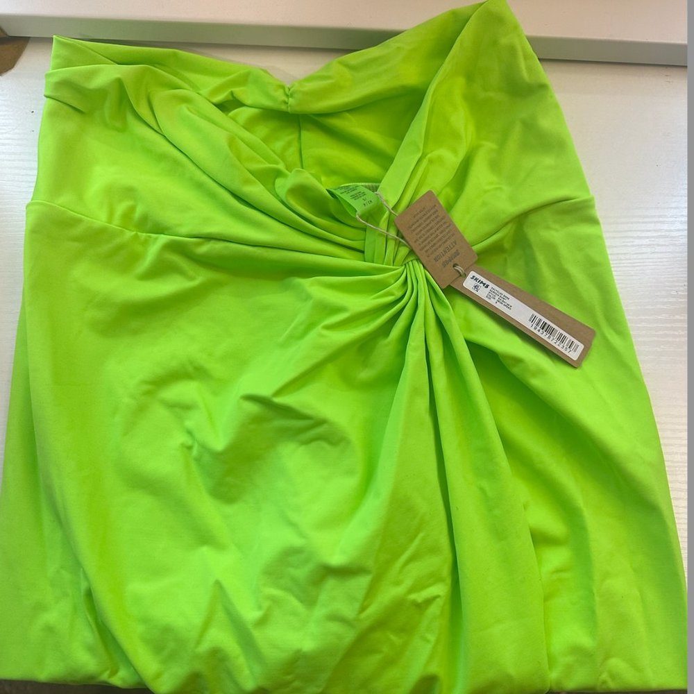 NWT SKIMS SIGNATURE SWIM SARONG SKIRT  - NEON GREEN SMALL